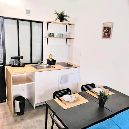 Poseidon Centre Апартаменты *